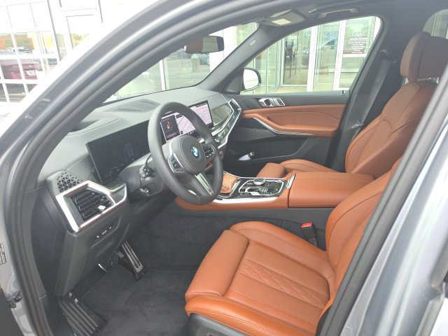 Certified 2026 BMW X5 xDrive40i w/ M Sport Package AWD/4WD image 3