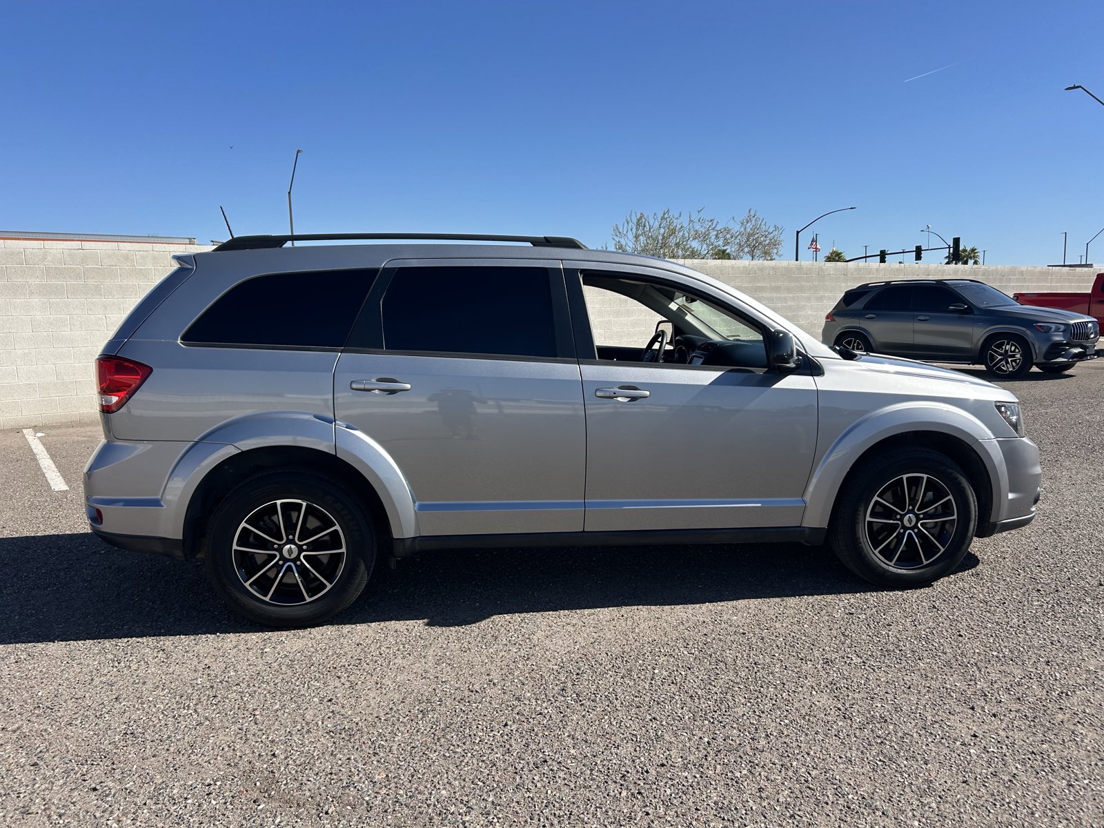 Used 2019 Dodge Journey SE FWD image 6