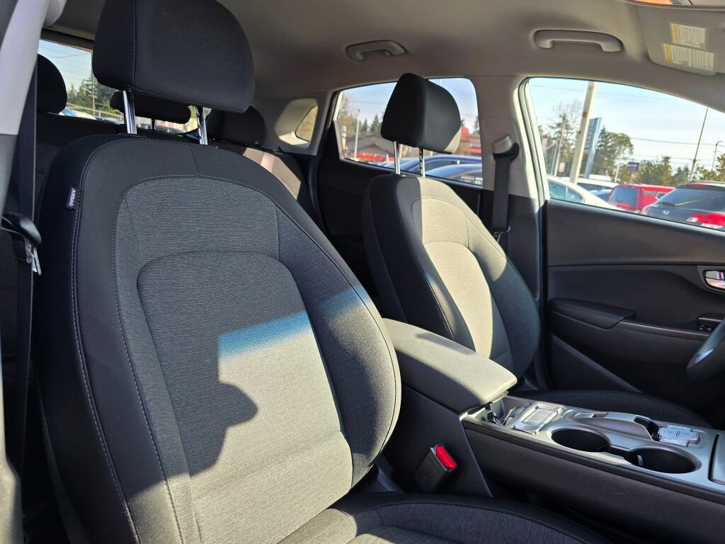 Used 2023 Hyundai Kona SE w/ Cargo Package image 11