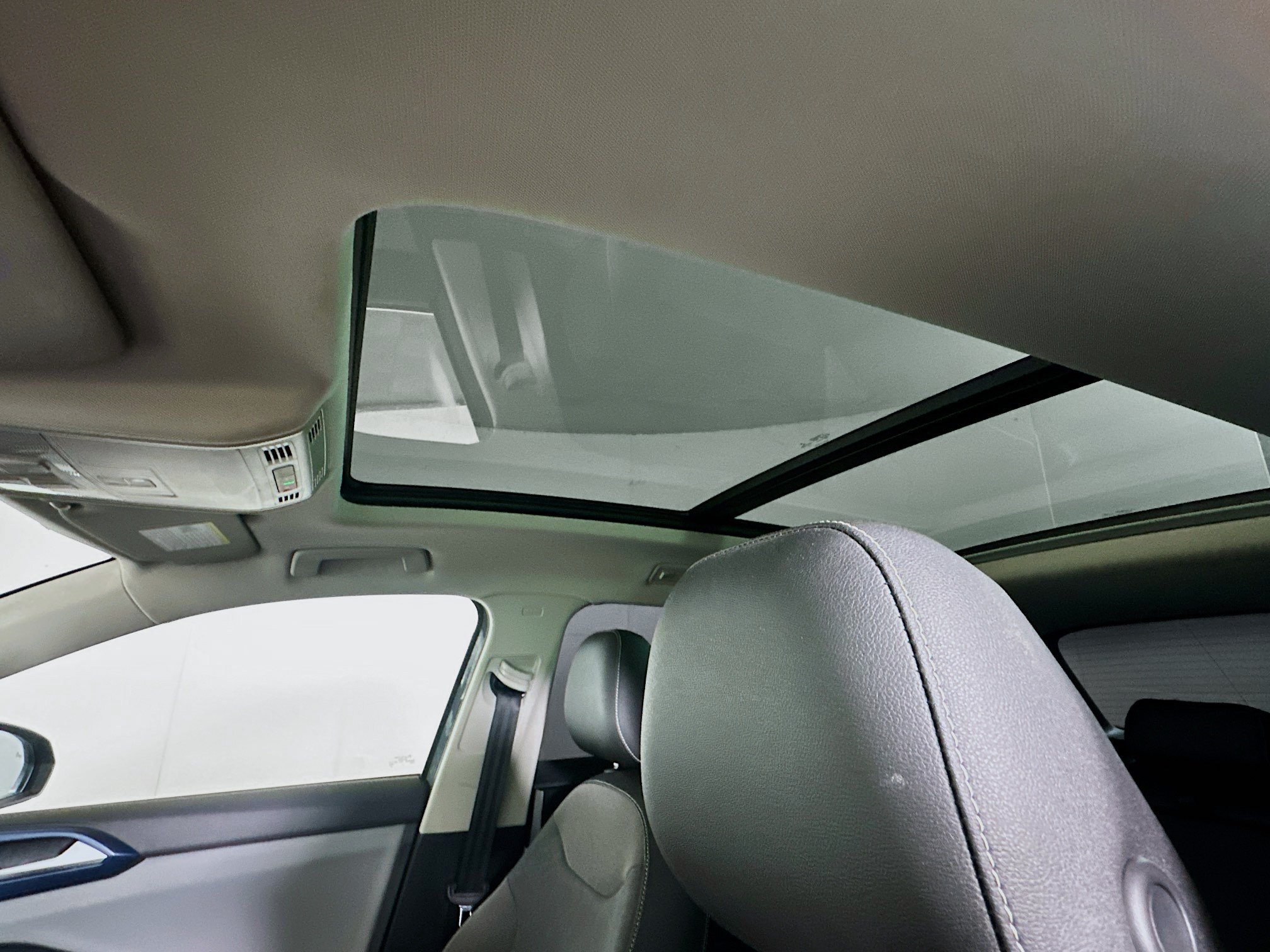 Used 2022 Volkswagen Taos SE w/ Panoramic Sunroof Package FWD image 27