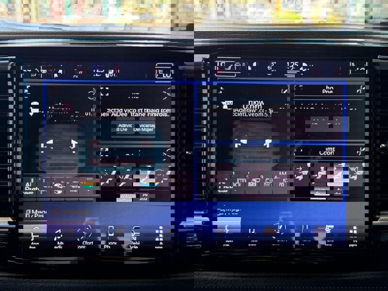 Used 2021 Chrysler Pacifica Touring-L image 35