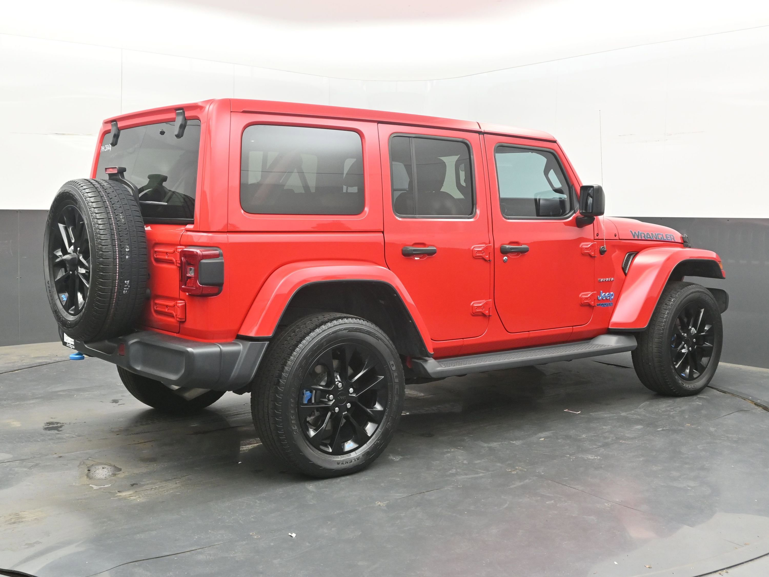 Used 2022 Jeep Wrangler Unlimited Sahara w/ Cold Weather Group AWD/4WD image 9