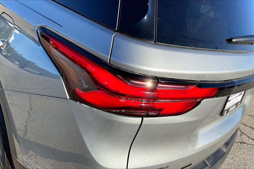 Used 2023 Chevrolet Traverse RS AWD/4WD image 28