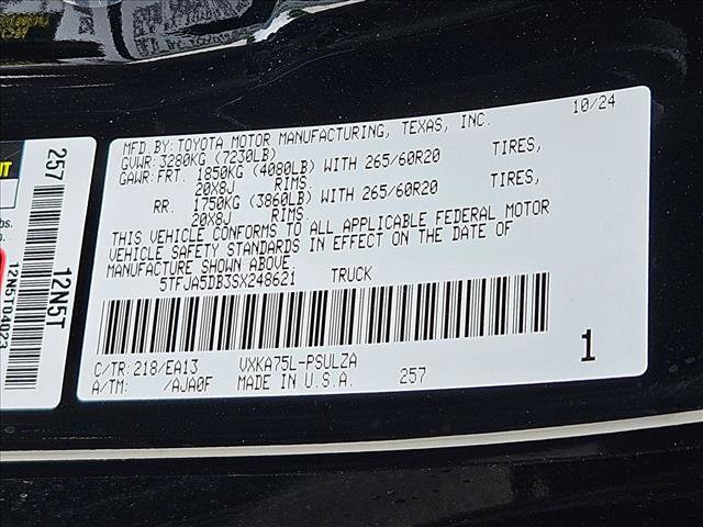 Used 2025 Toyota Tundra Limited AWD/4WD image 24
