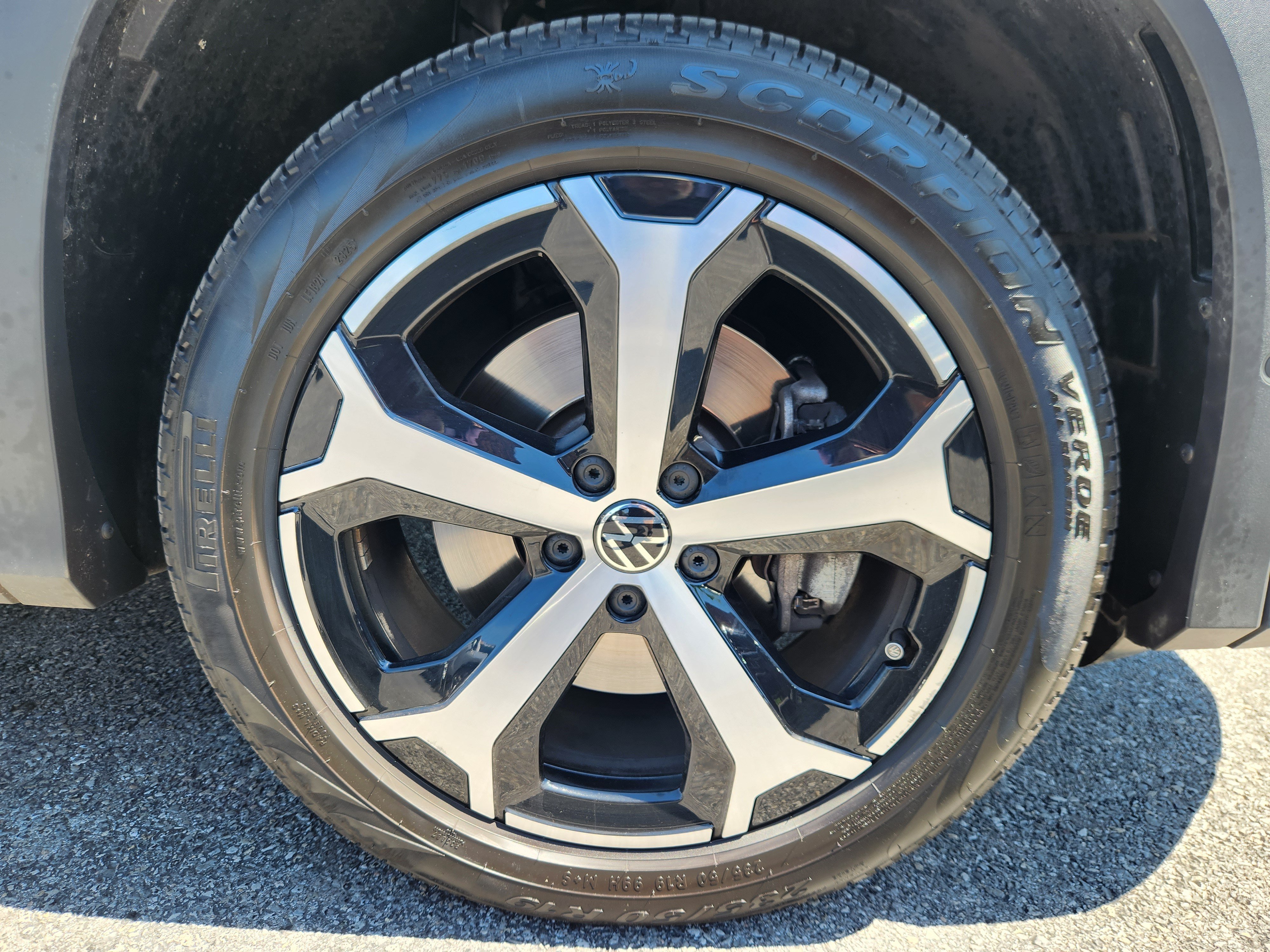 Used 2025 Volkswagen Tiguan SE AWD/4WD image 19