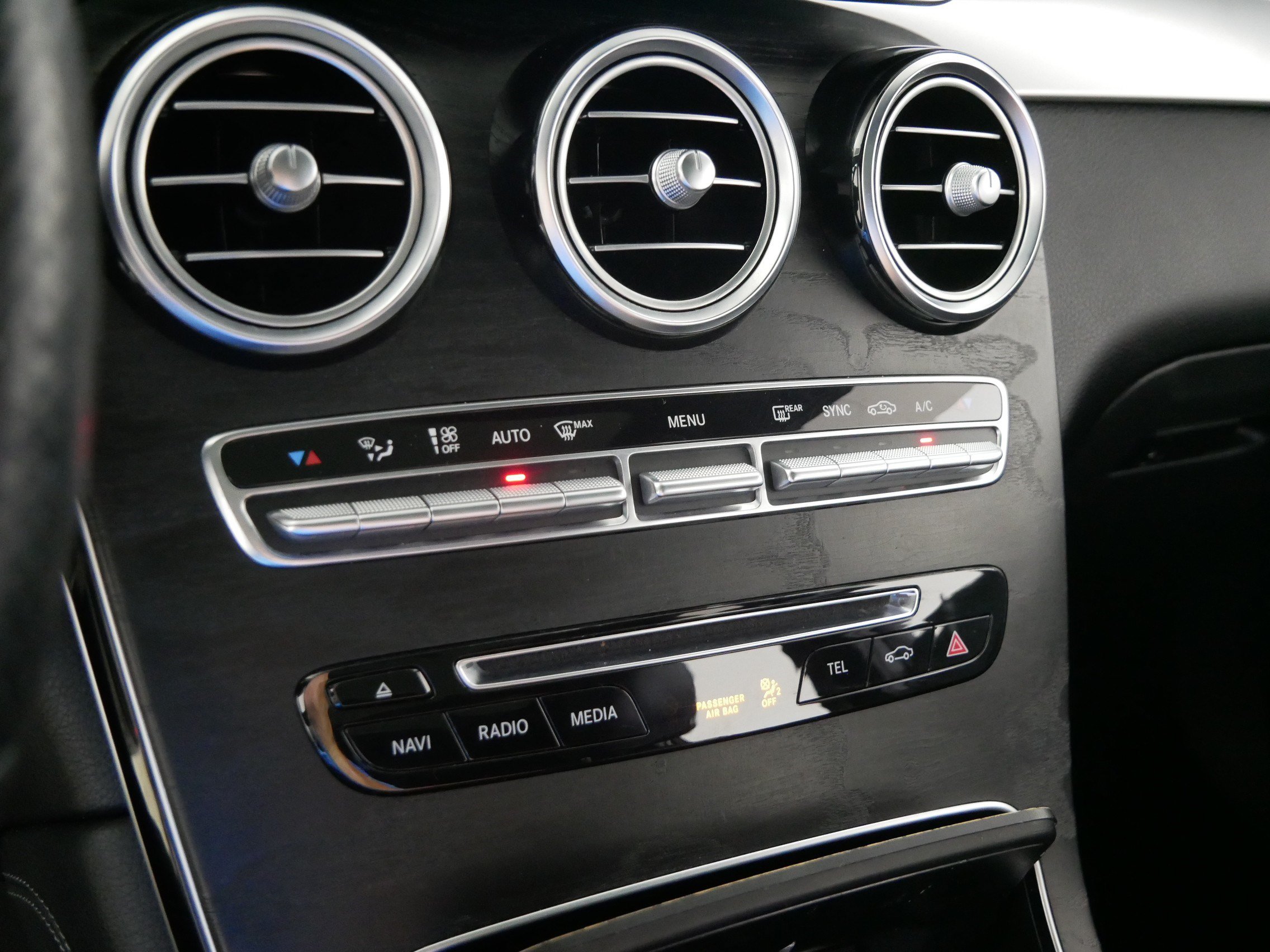 Used 2018 Mercedes-Benz GLC 300 4MATIC image 23