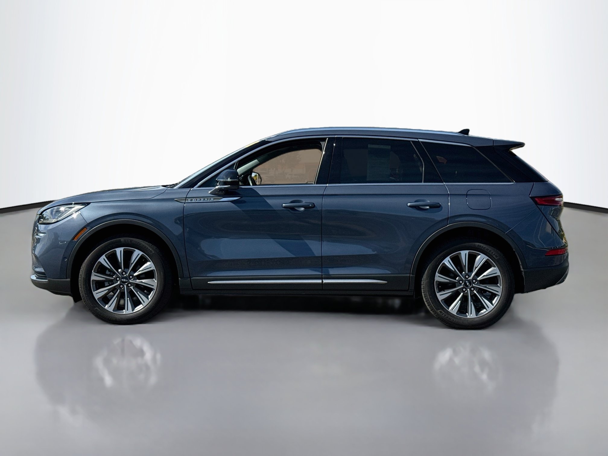 Used 2022 Lincoln Corsair Reserve w/ Equipment Group 201A AWD/4WD image 4