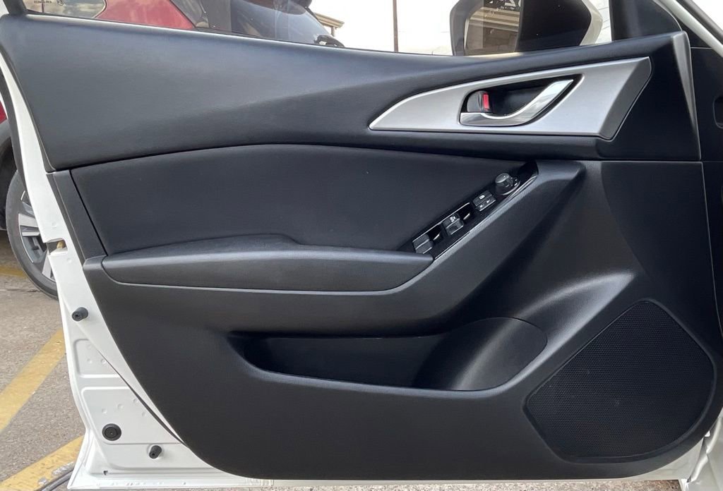 Used 2018 MAZDA MAZDA3 Sport w/ Preferred Equipment Package FWD image 34