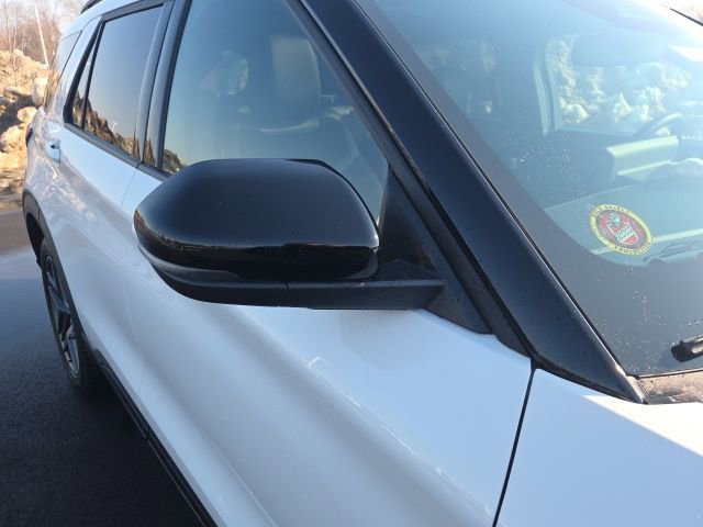 Used 2025 Ford Explorer ST image 3