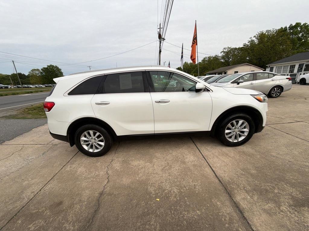 Used 2017 Kia Sorento LX w/ LX Convenience Package image 13