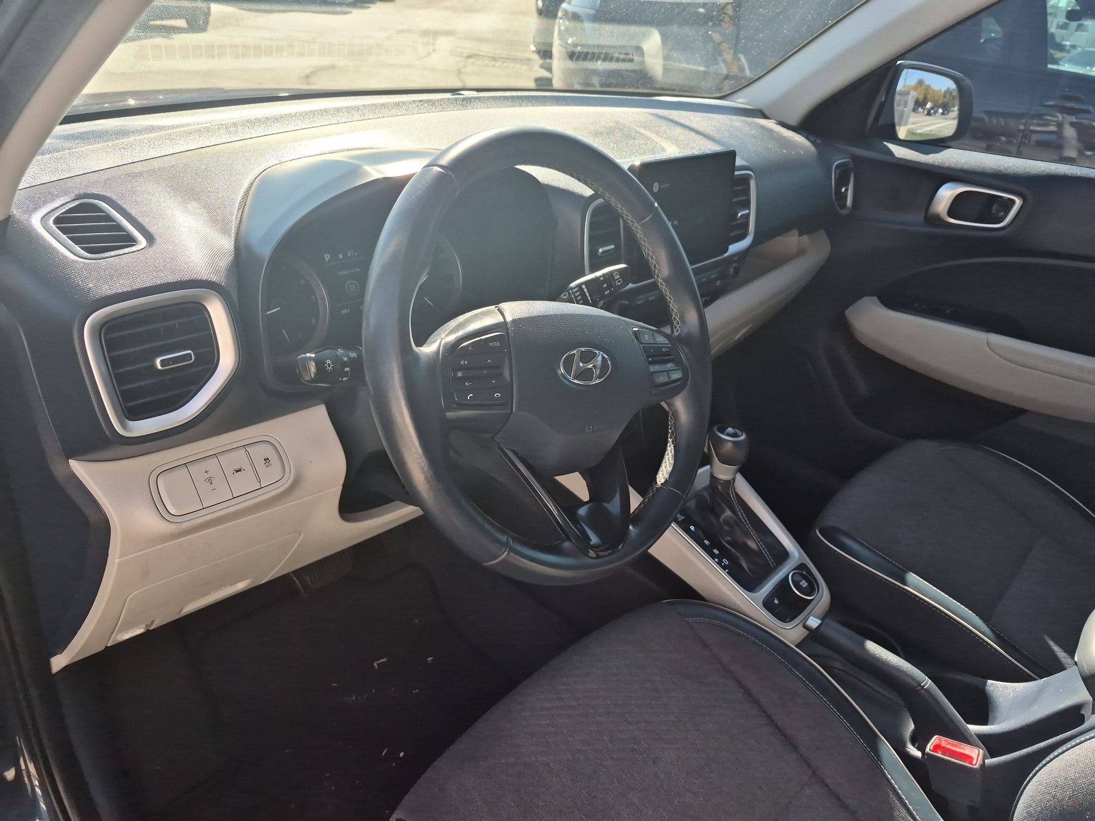 Used 2021 Hyundai Venue FWD image 15