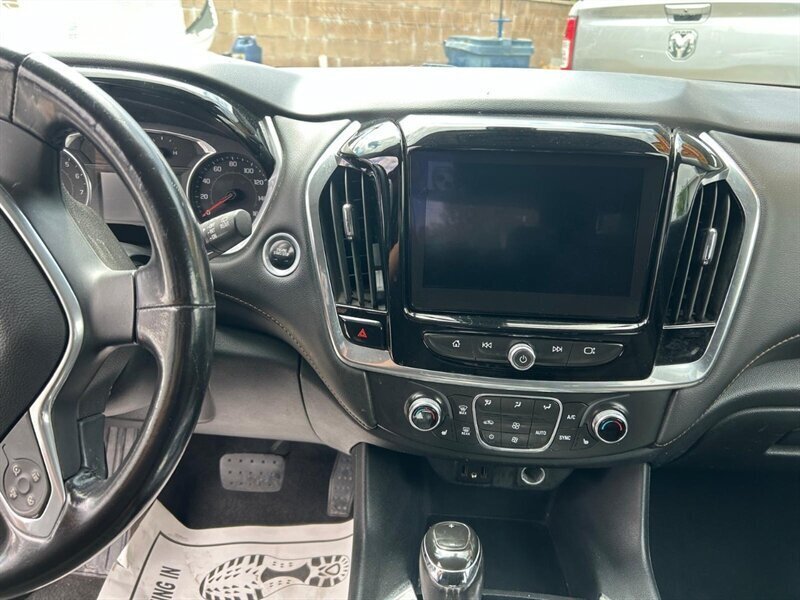 Used 2020 Chevrolet Traverse LT FWD image 34