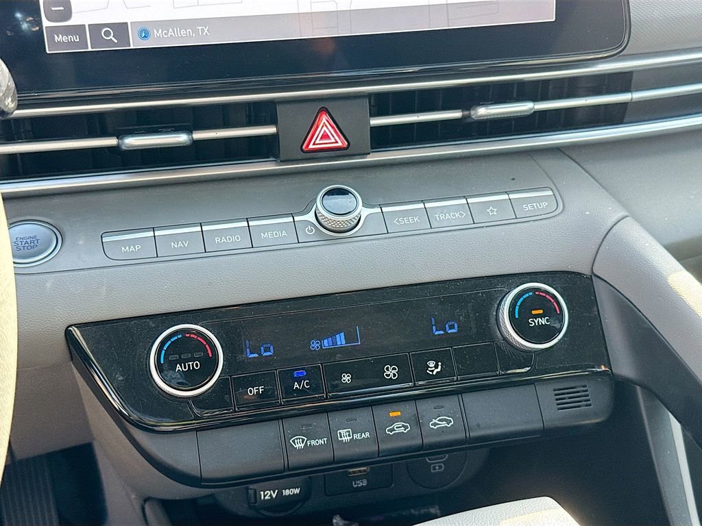 Used 2024 Hyundai Elantra SEL image 18