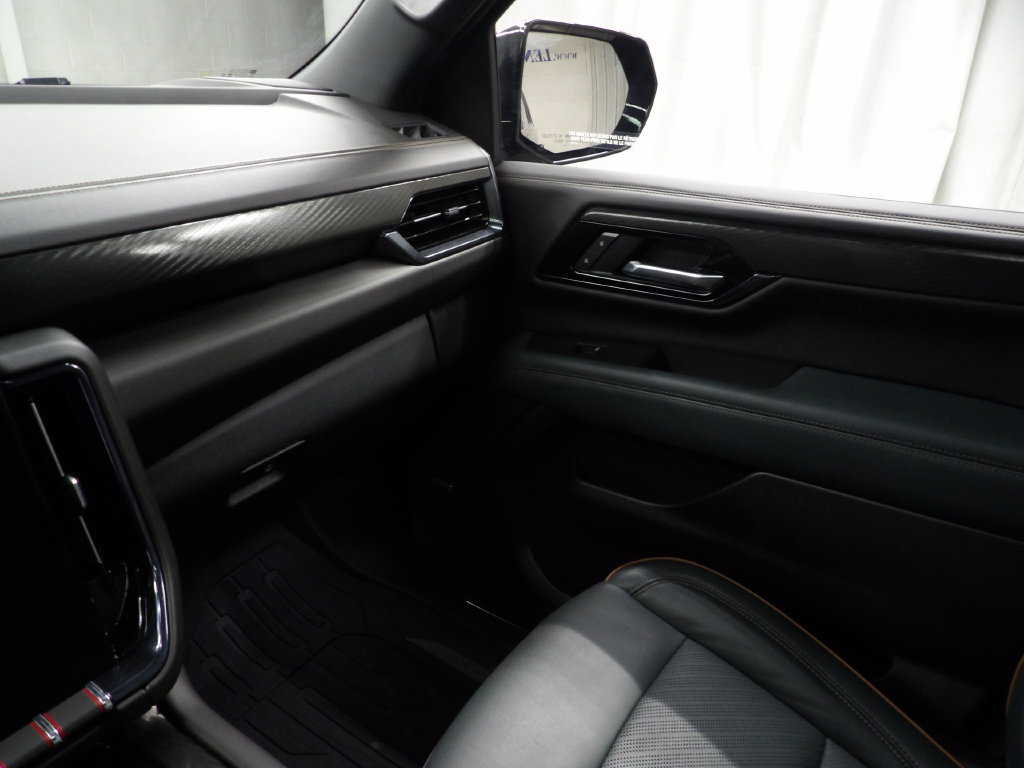 Used 2025 GMC Yukon XL AT4 AWD/4WD image 25