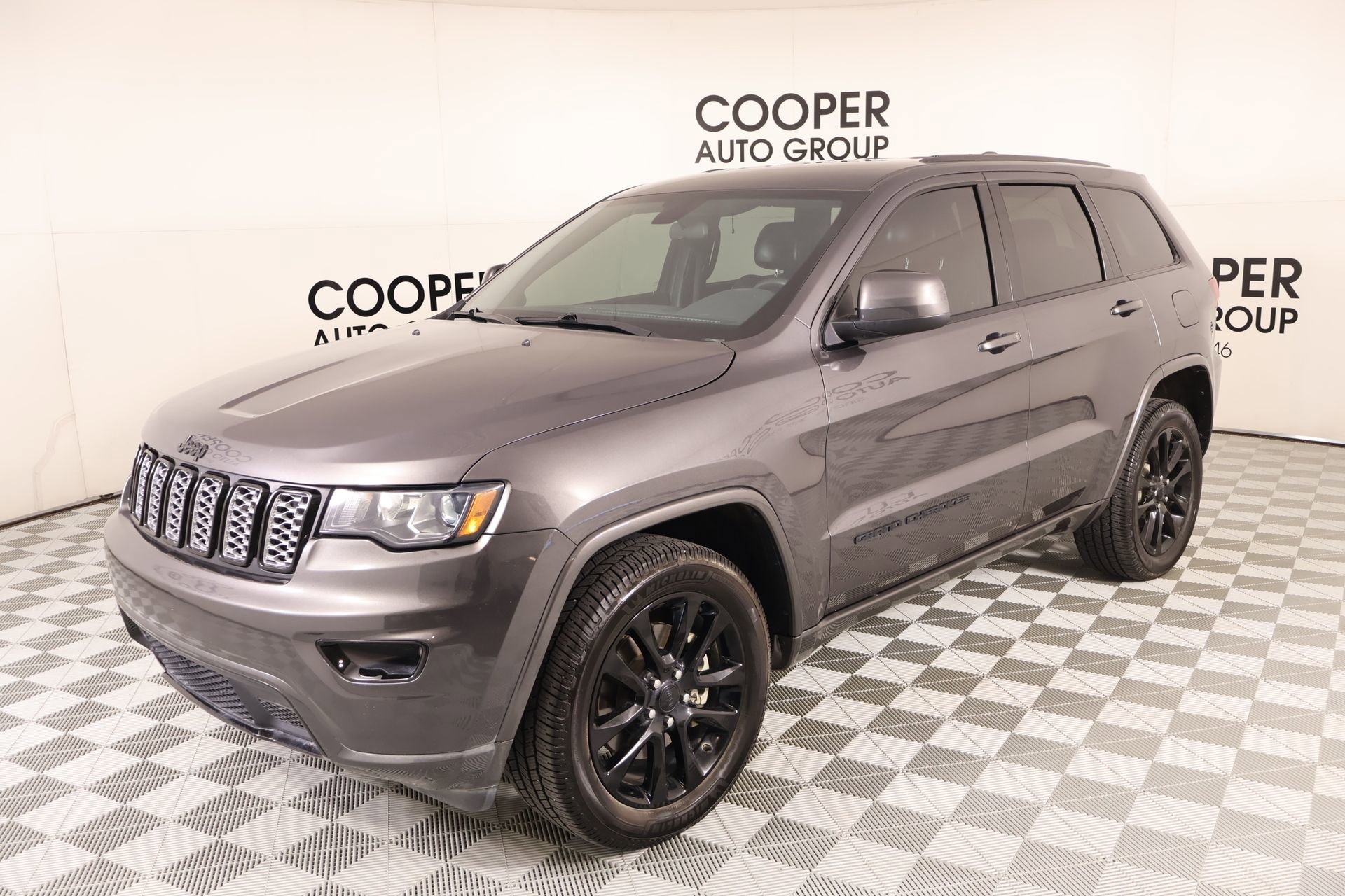 Used 2021 Jeep Grand Cherokee Laredo X AWD/4WD image 11