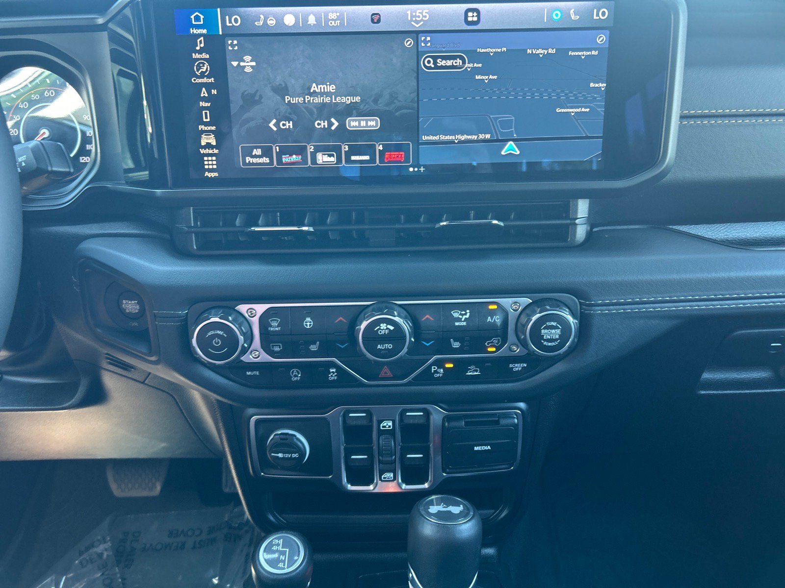 Used 2025 Jeep Wrangler Unlimited Sahara AWD/4WD image 26