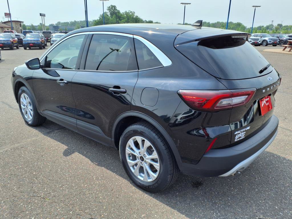 Used 2024 Ford Escape Active AWD/4WD image 3