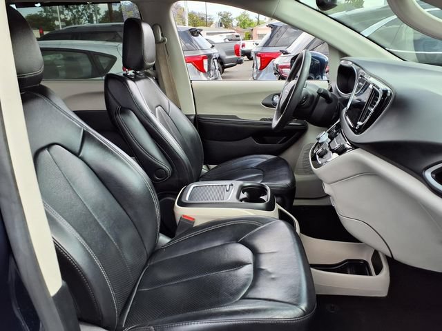 Used 2022 Chrysler Pacifica Touring-L FWD image 23