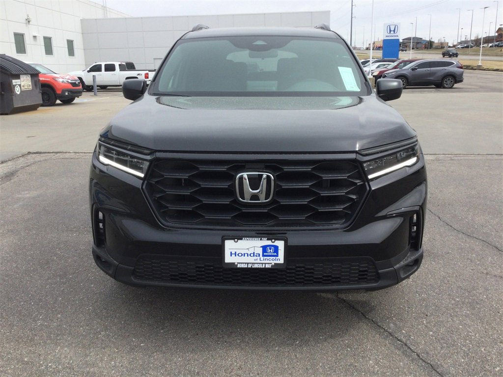 New 2025 Honda Pilot Sport image 10