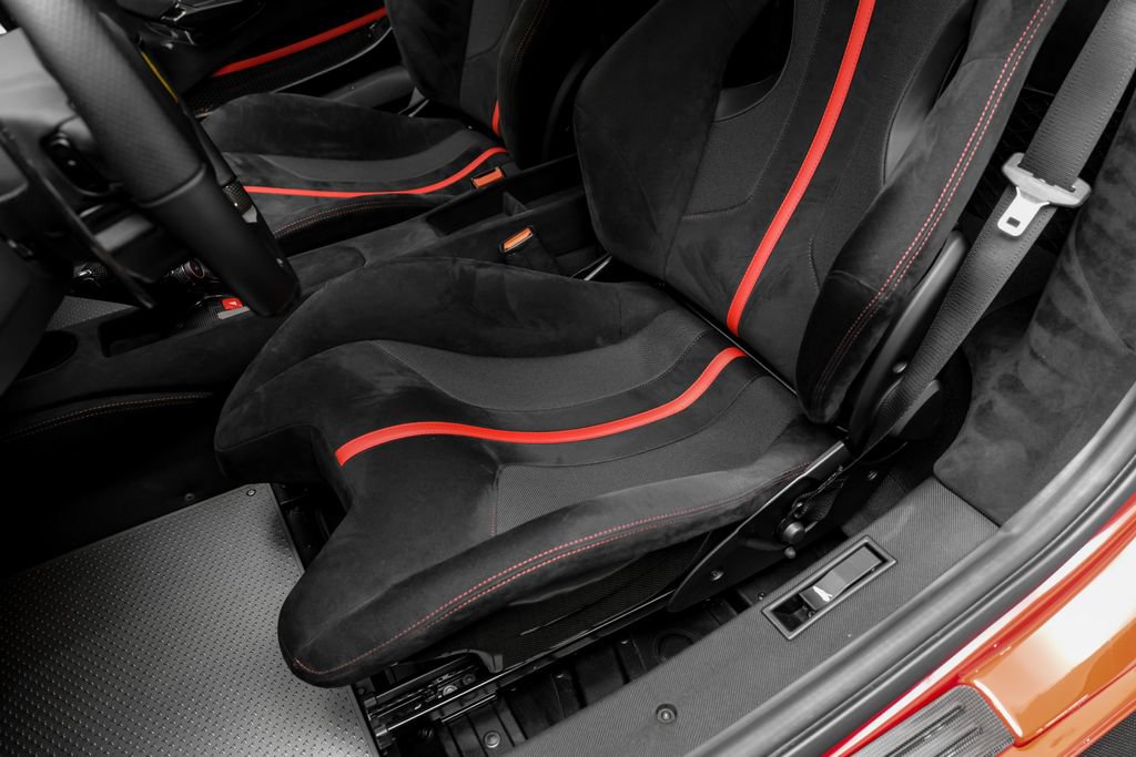Used 2020 Ferrari 488 Pista Coupe RWD image 38