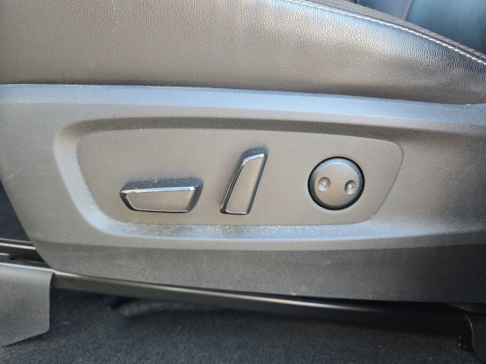 Used 2024 Nissan Pathfinder SL w/ SL Premium Package image 16