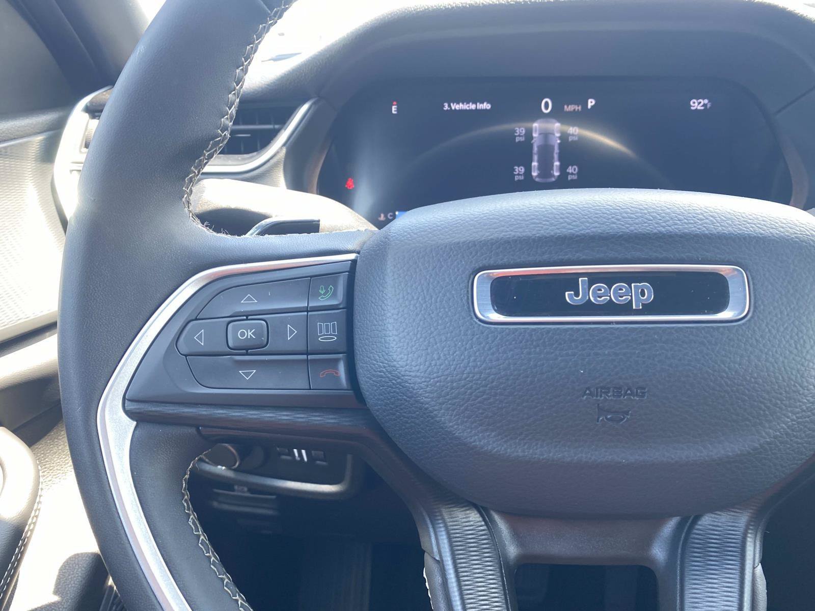 Used 2025 Jeep Grand Cherokee Laredo RWD image 41