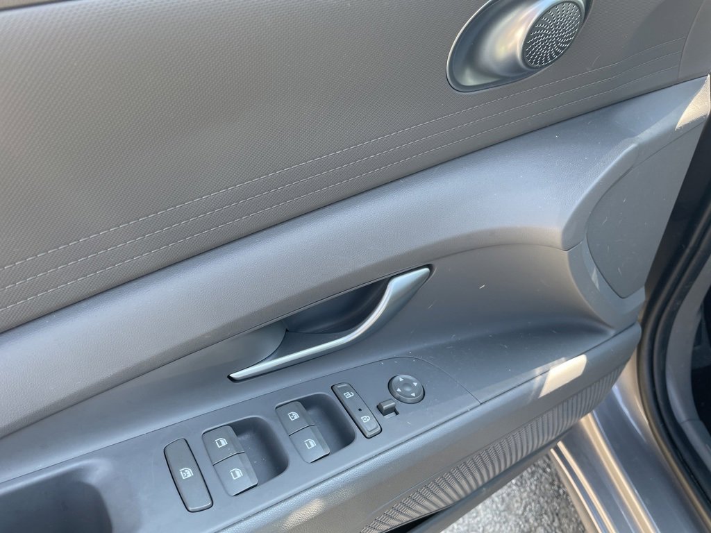 Used 2023 Hyundai Elantra SEL image 10