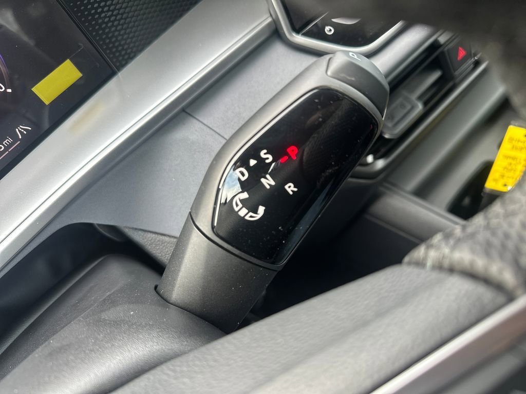 New 2026 Volkswagen Tiguan SE R-Line image 12