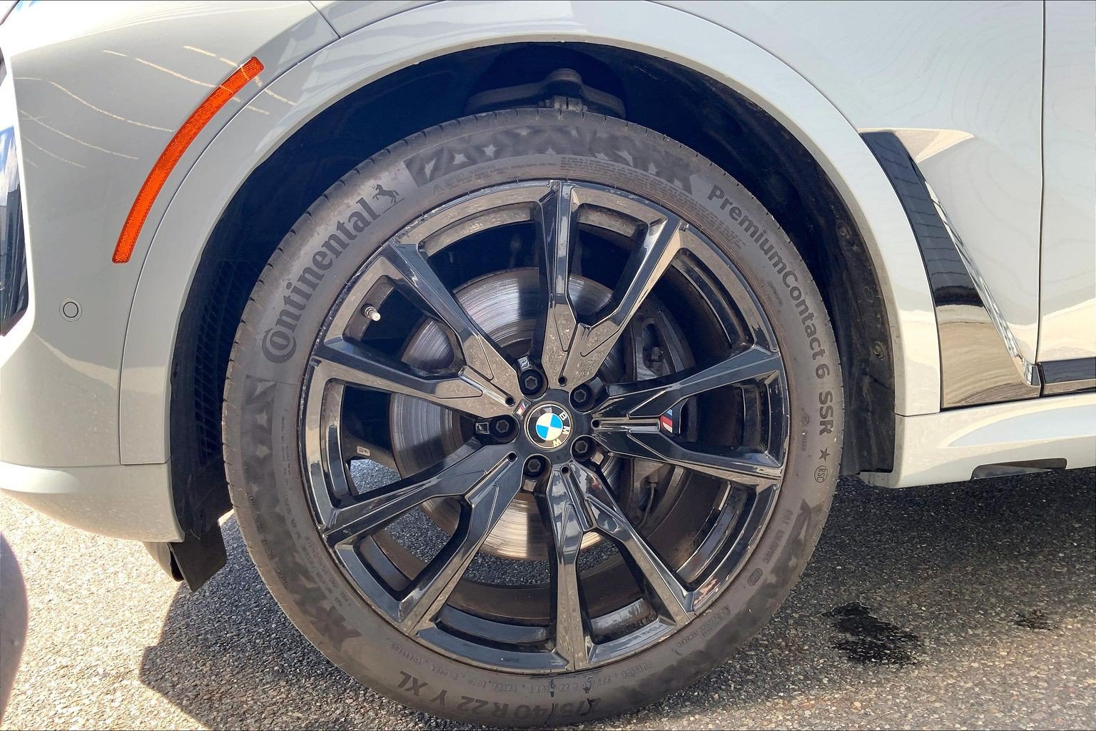 Used 2024 BMW X7 xDrive40i w/ M Sport Package AWD/4WD image 11