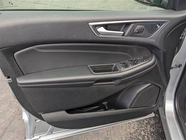 Used 2024 Ford Edge Titanium image 11