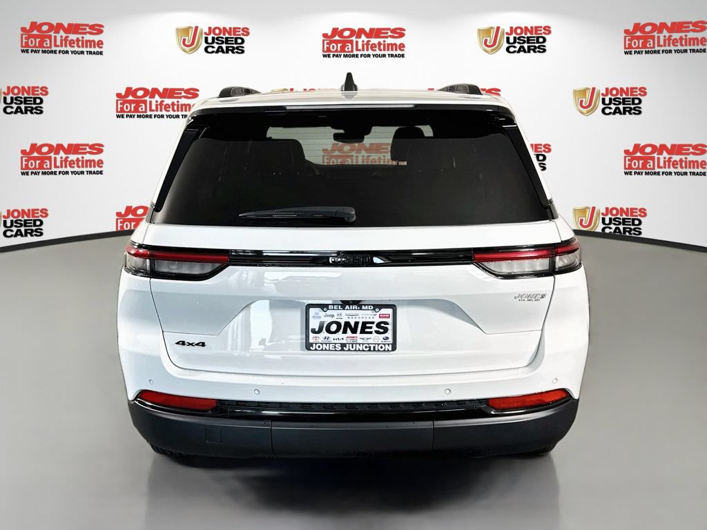 Used 2024 Jeep Grand Cherokee Altitude AWD/4WD image 16
