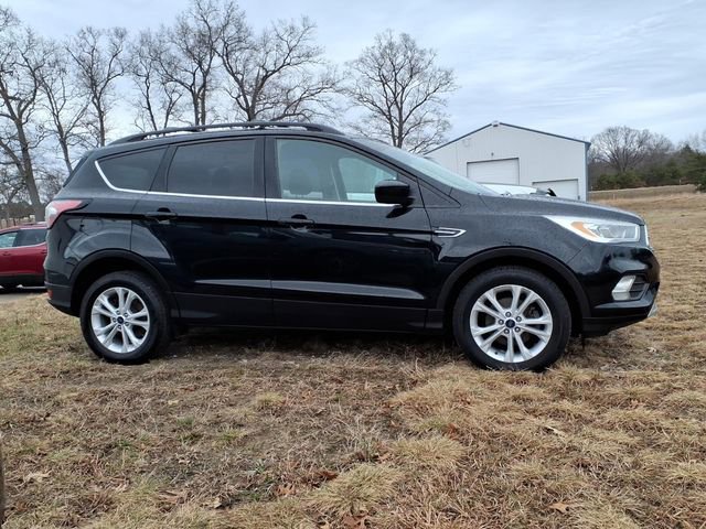 Used 2017 Ford Escape SE w/ Equipment Group 201A image 4