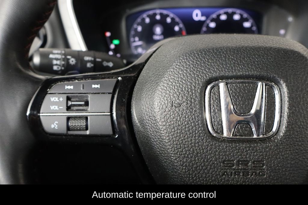 Used 2025 Honda Pilot Black Edition image 8