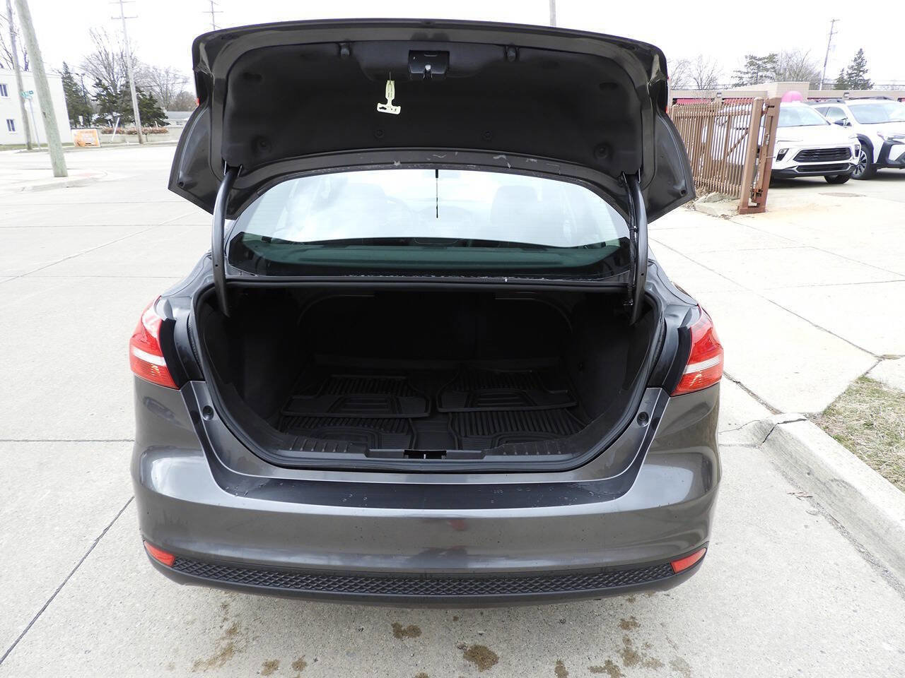 Used 2017 Ford Focus SE image 23