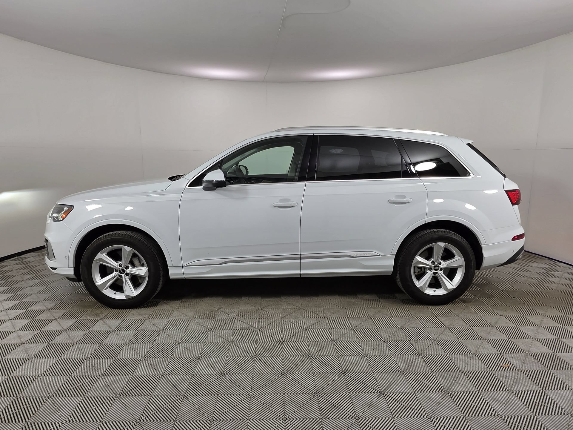 Certified 2023 Audi Q7 2.0T Premium Plus w/ Premium Plus Package AWD/4WD image 4