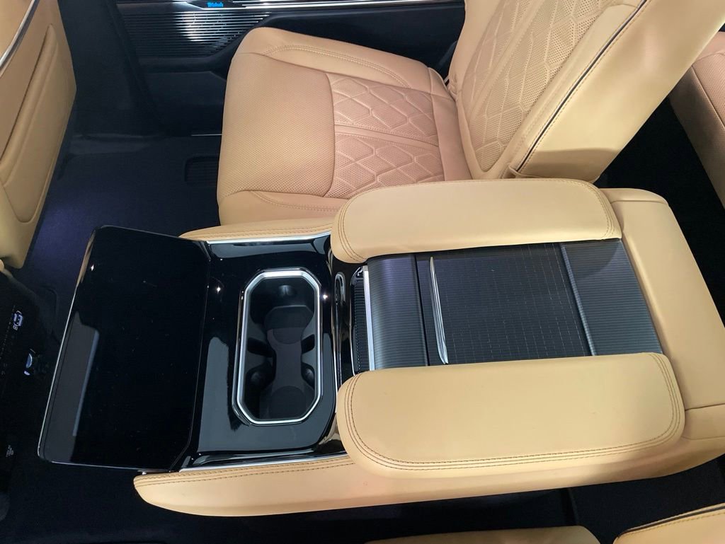 New 2026 Jeep Grand Wagoneer Summit AWD/4WD image 15