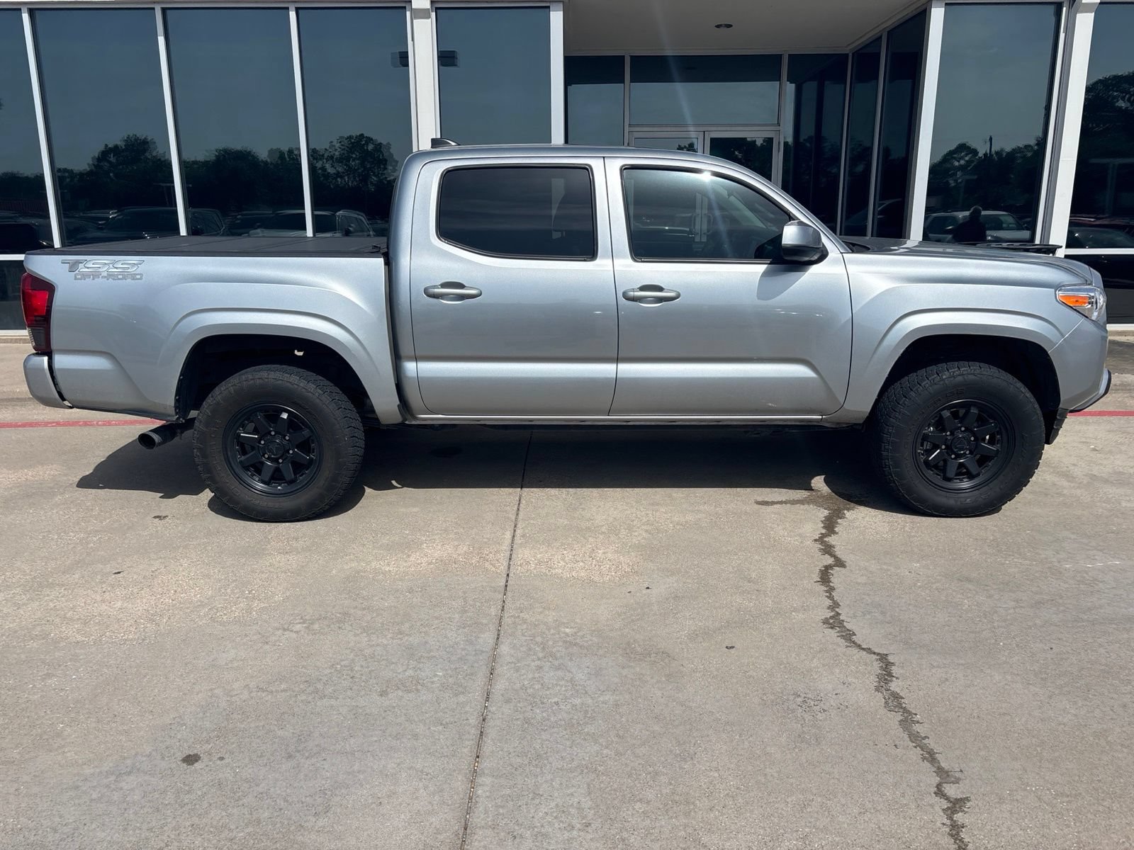 Used 2023 Toyota Tacoma SR AWD/4WD image 5