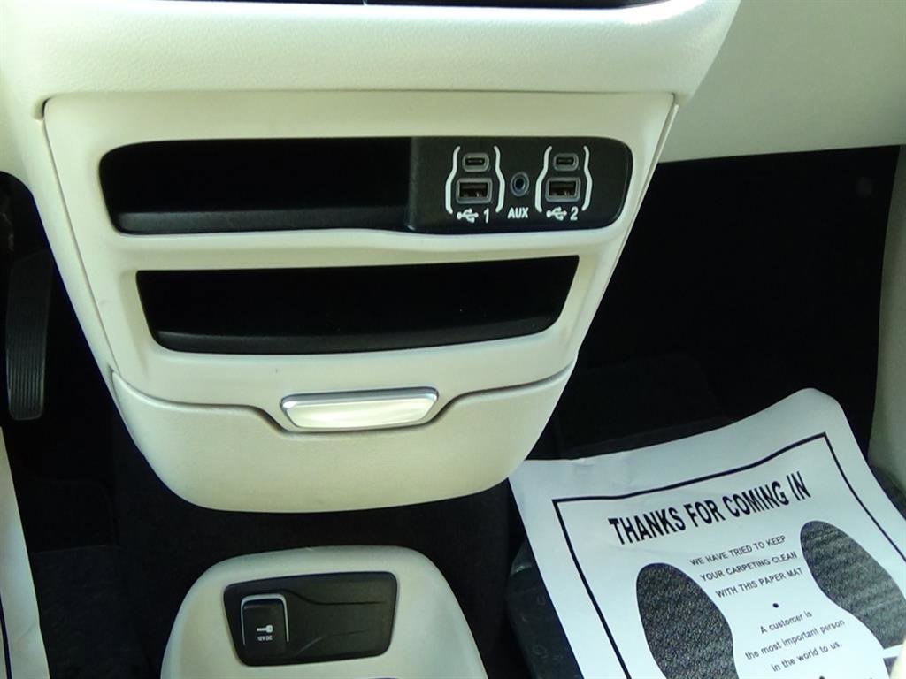 Used 2022 Chrysler Voyager LX image 26