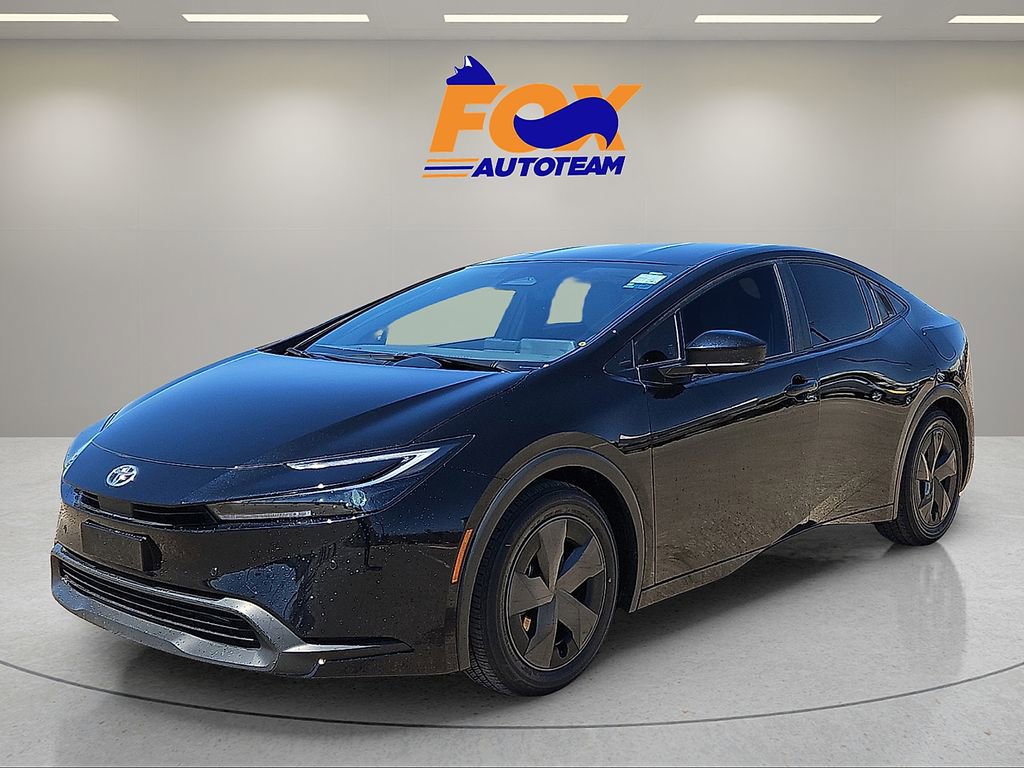 Used 2023 Toyota Prius LE image 1