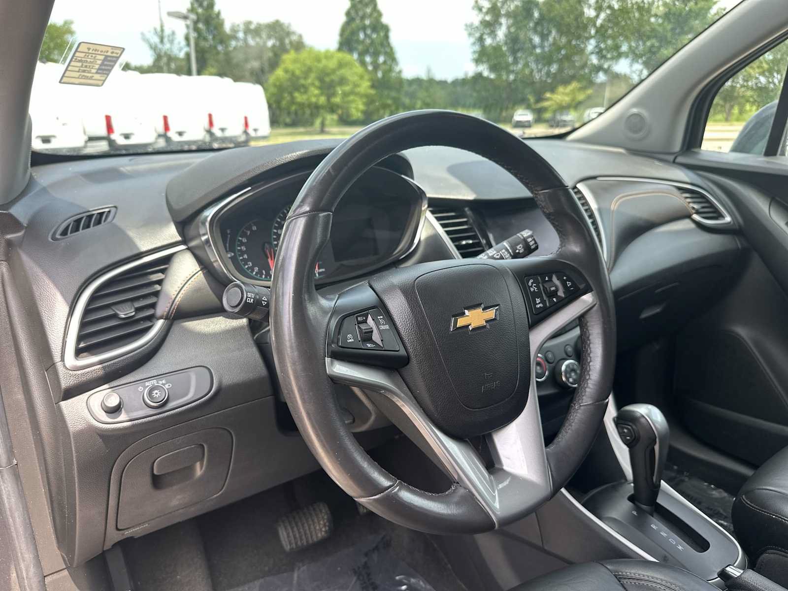Used 2021 Chevrolet Trax LT w/ Premium Seat Package AWD/4WD image 15