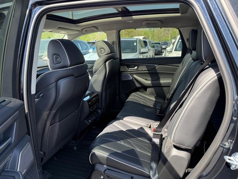 Certified 2025 Acura MDX w/ Advance Package image 5