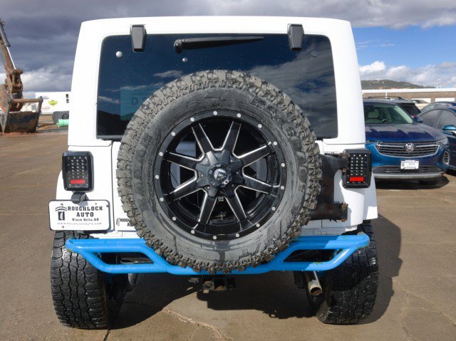 Used 2016 Jeep Wrangler Unlimited Sahara w/ Max Tow Package AWD/4WD image 4