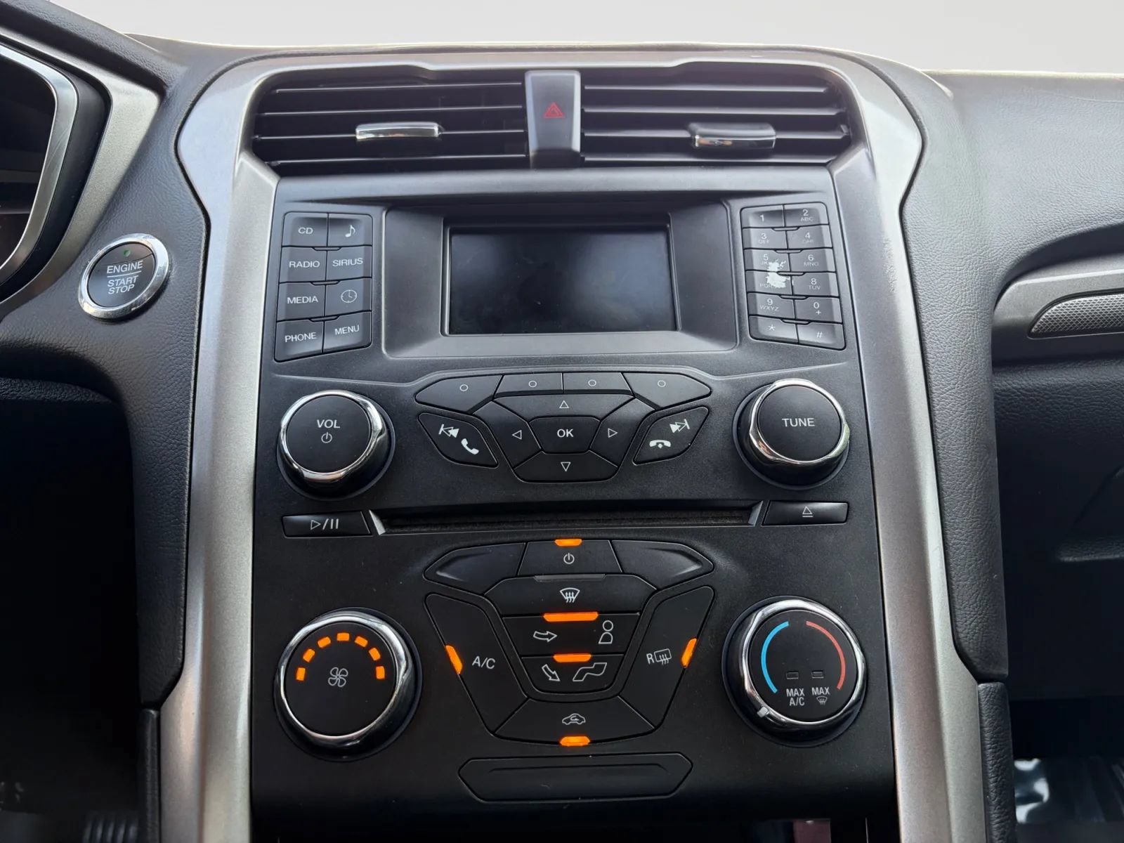 Used 2017 Ford Fusion SE FWD image 23