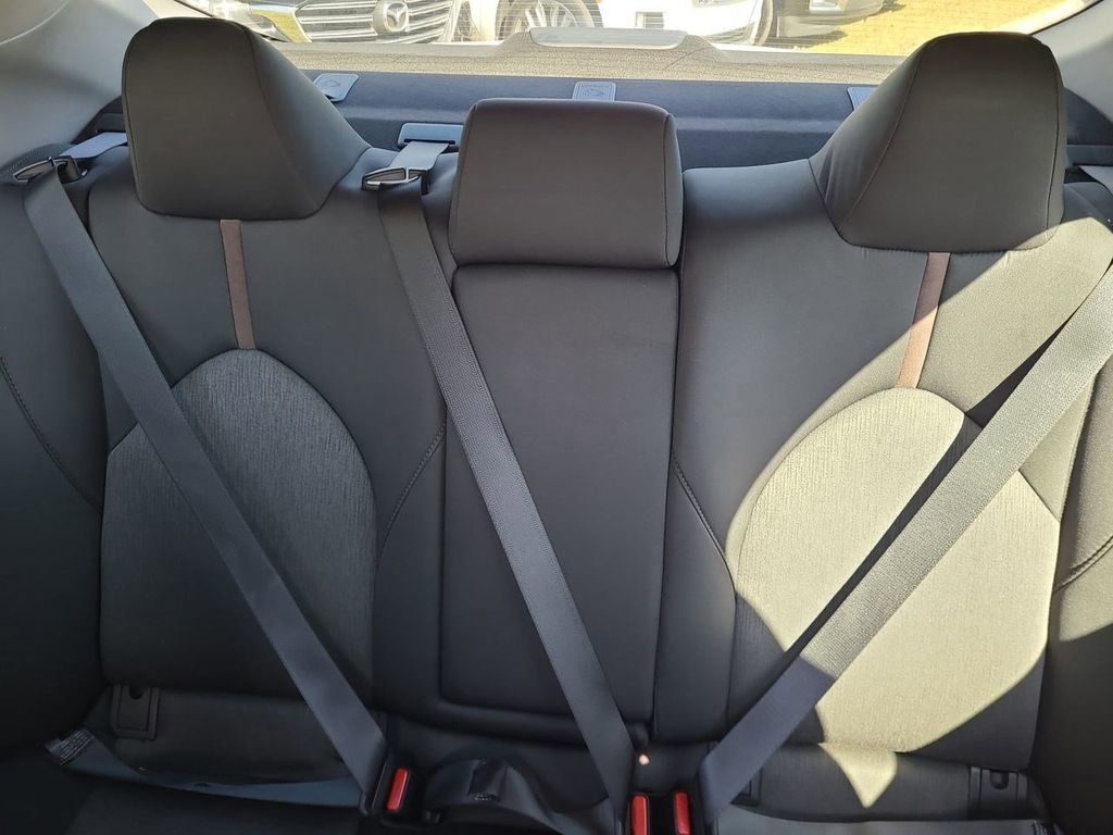 Used 2019 Toyota Camry LE image 5