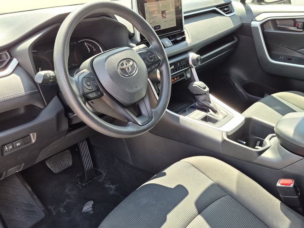 Used 2025 Toyota RAV4 LE AWD/4WD image 10