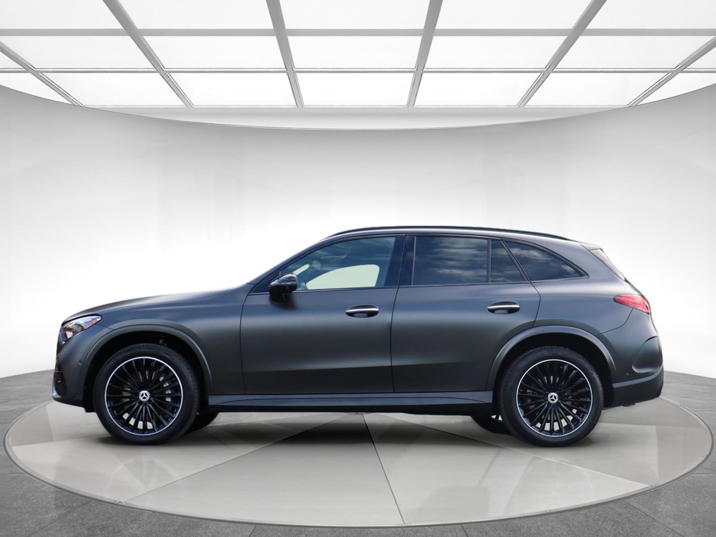 Used 2024 Mercedes-Benz GLC 300 w/ AMG Line image 4