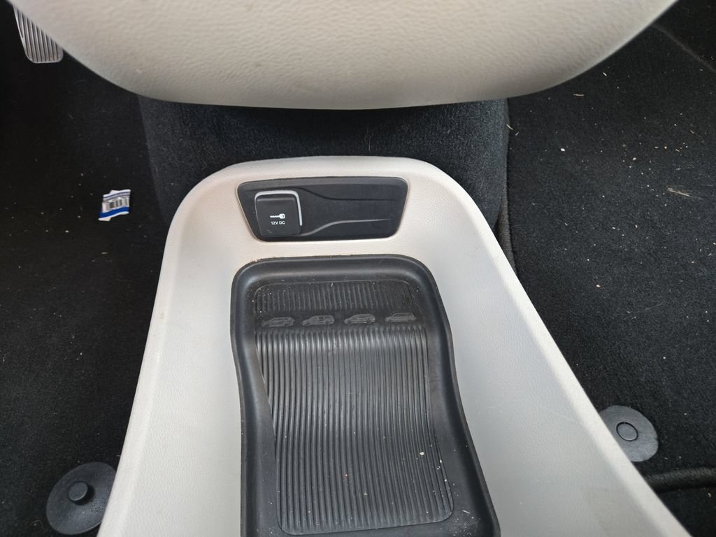 Used 2023 Chrysler Pacifica Touring-L FWD image 29