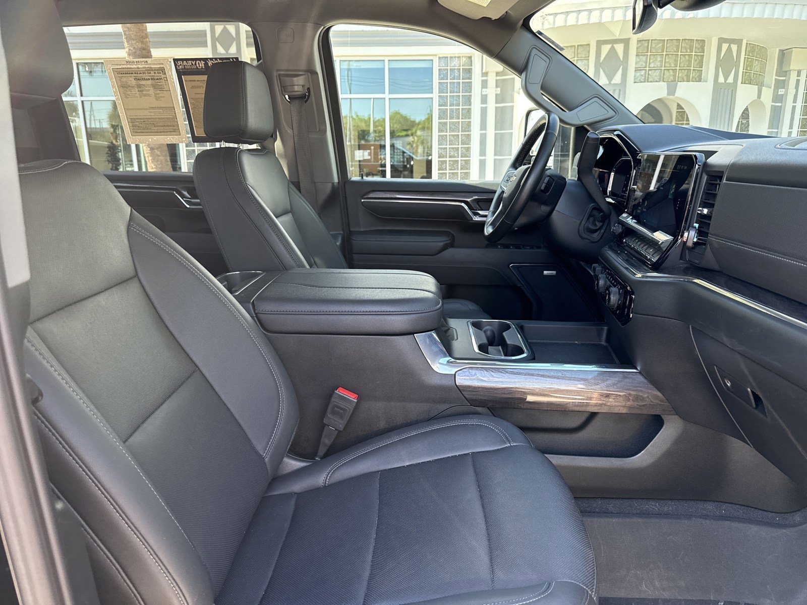 Used 2024 Chevrolet Silverado 2500 LTZ w/ LTZ Convenience Package AWD/4WD image 31