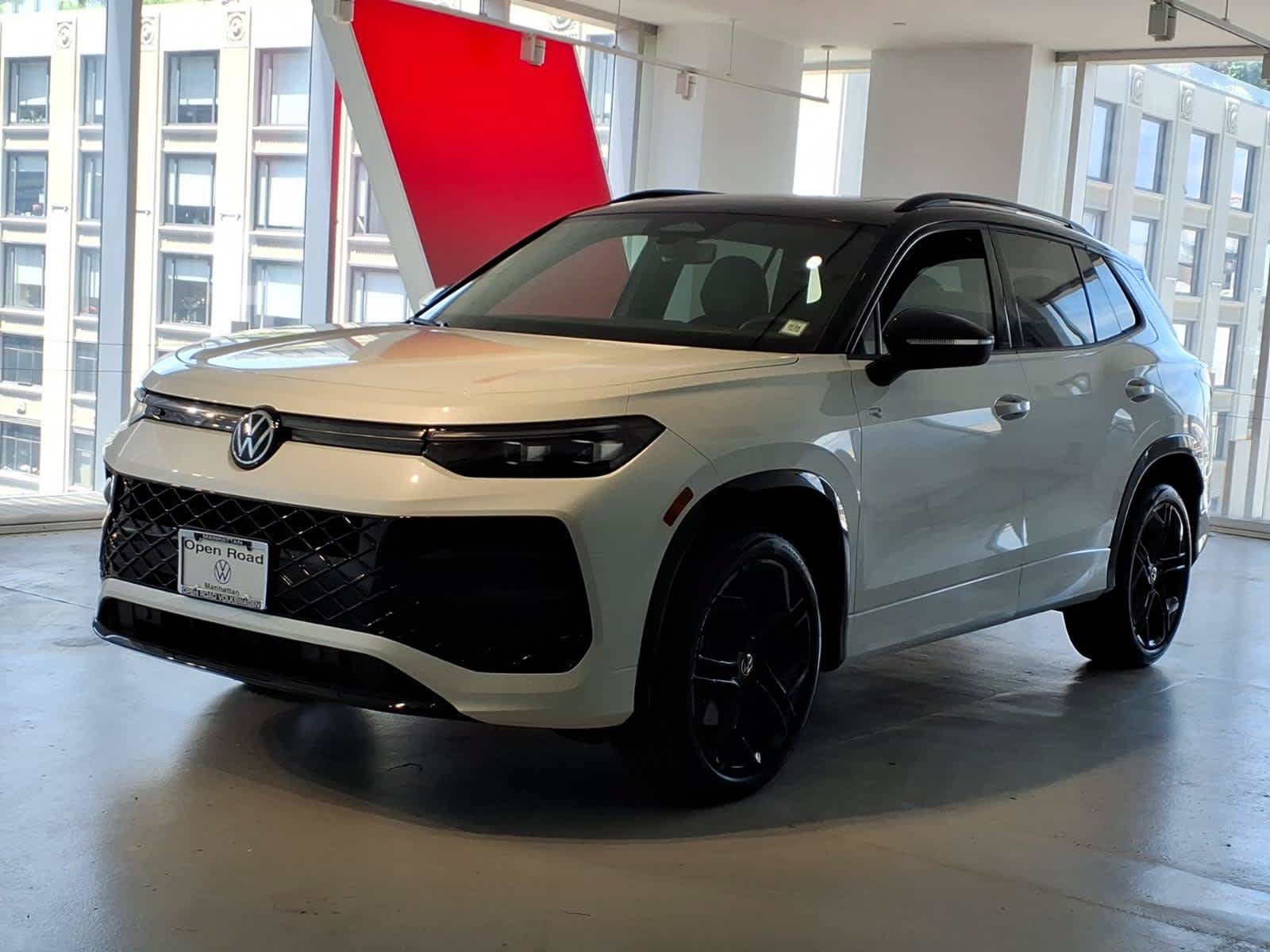 Certified 2026 Volkswagen Tiguan SE R-Line AWD/4WD image 1