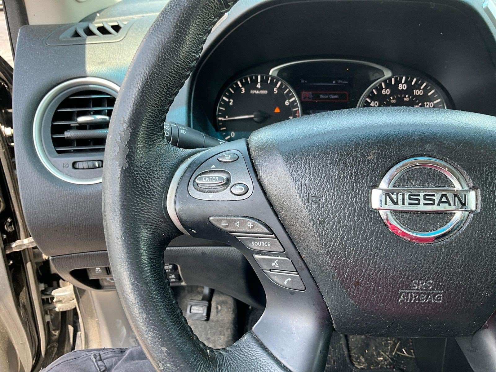 Used 2015 Nissan Pathfinder Platinum FWD image 10